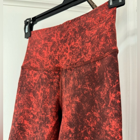 SOLD: LULULEMON 🍋 Wunder Train Cropped Leggings - Picture 3 of 10